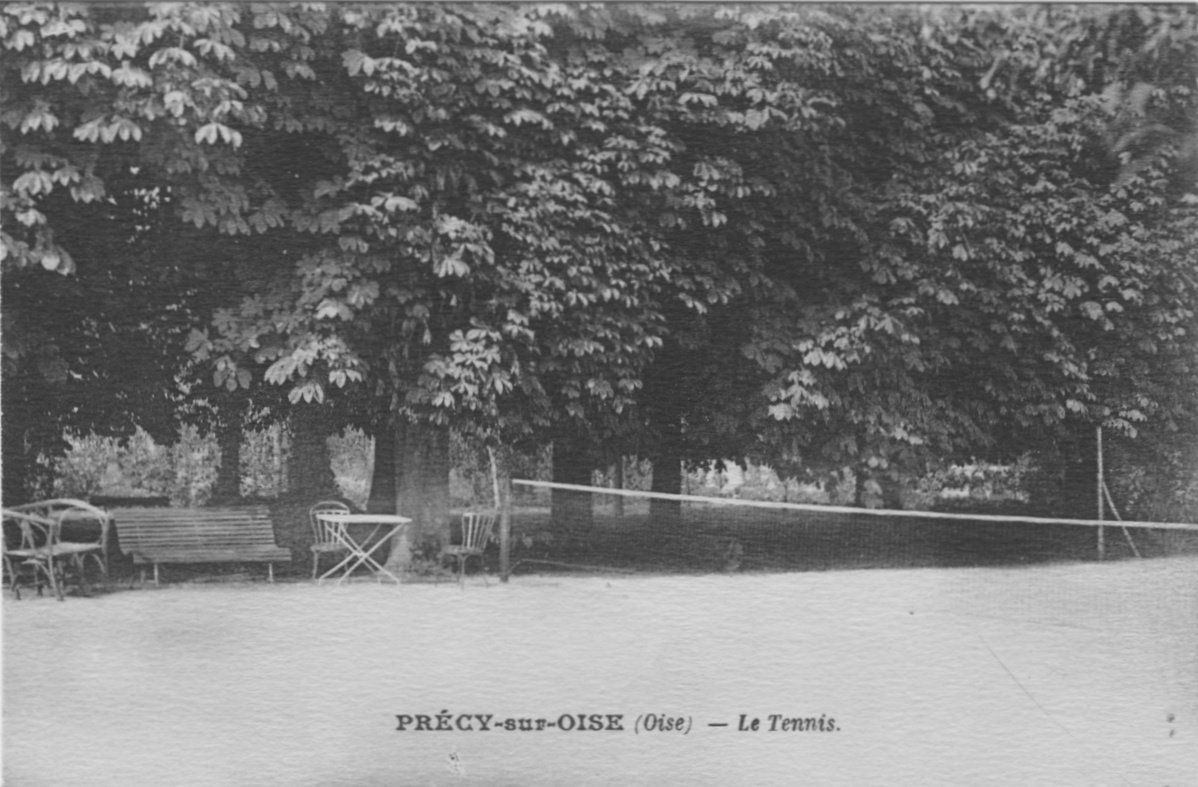 Le tennis du chateau de Précy