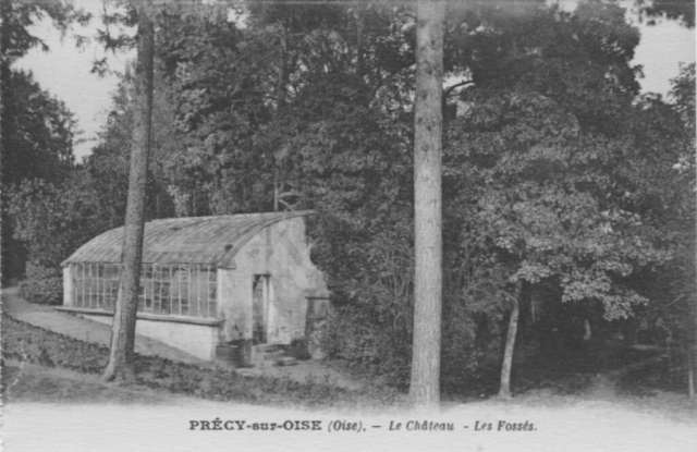 Les fossés du chateau de Précy