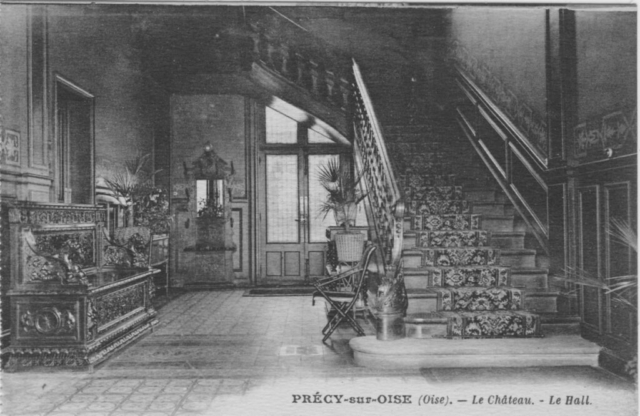 Le hall du chateau de Précy