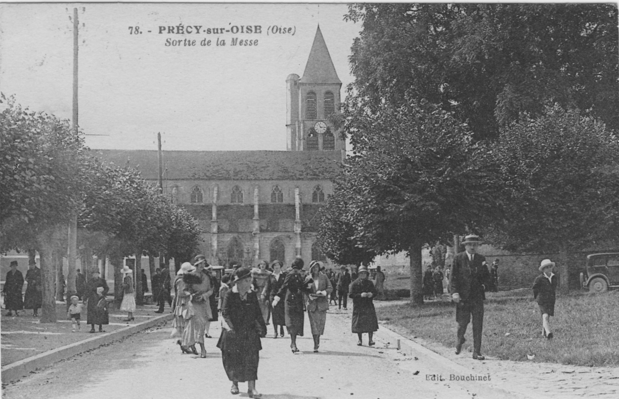 Sortie de la messe à l'église de Précy sur Oise