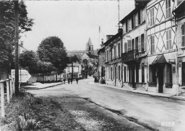 La rue de l'église à Précy