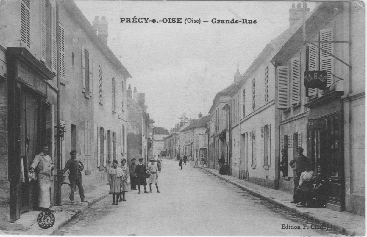 La grande rue dans Précy sur Oise