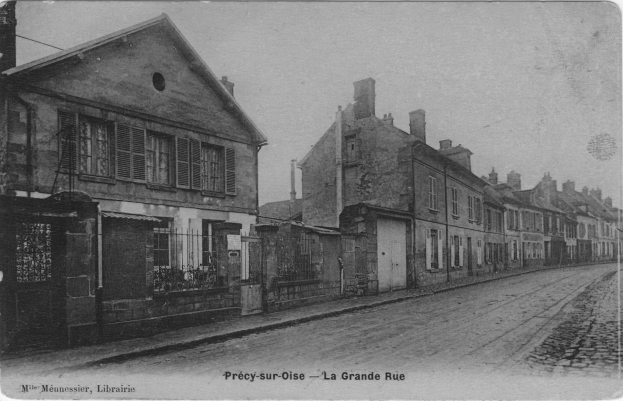 La grande rue dans Précy sur Oise