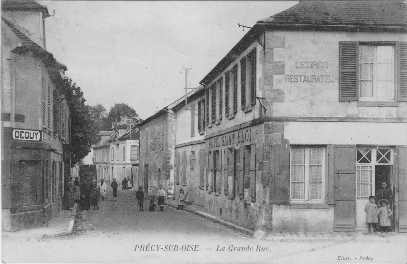 La grande rue dans Précy sur Oise