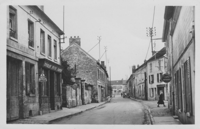 La grande rue dans Précy sur Oise