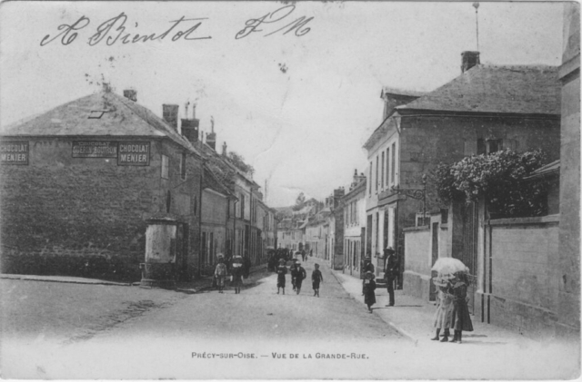 La grande rue dans Précy sur Oise