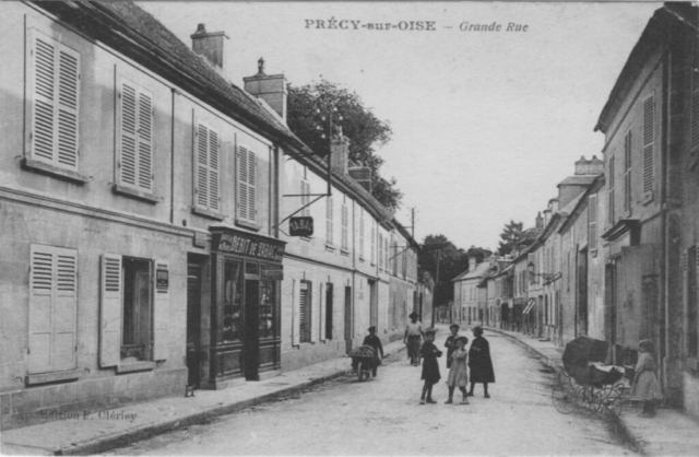 La grande rue dans Précy sur Oise