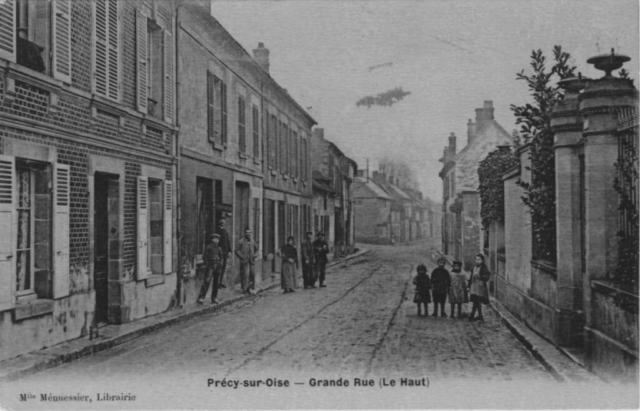 La grande rue dans Précy sur Oise