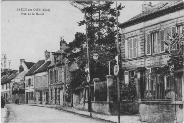 Rue de la mairie à Précy