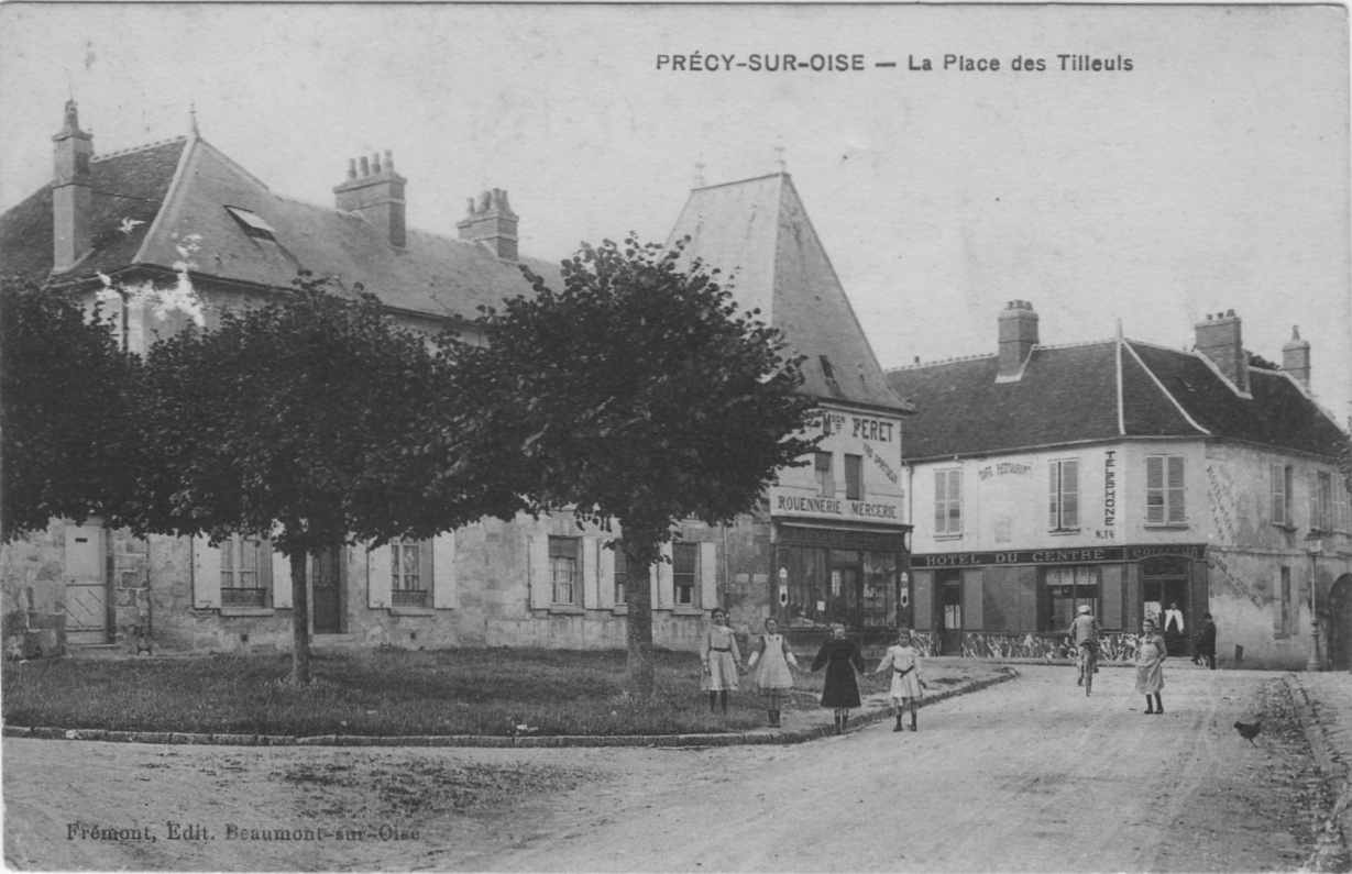 La place de l'église à Précy