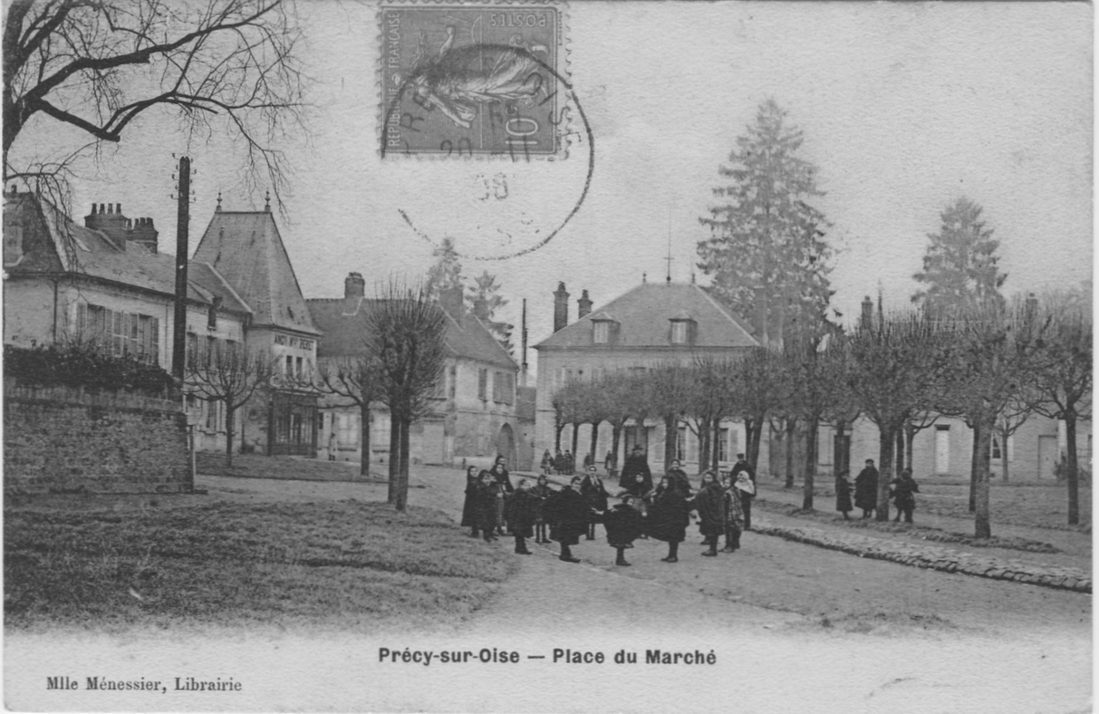 La place de l'église à Précy sur Oise